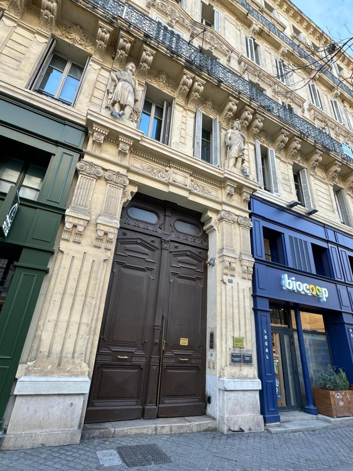 Appartemment Rue De La Republique, Joli Et Moderne Au Coeur Du Centre Marseille Luaran gambar